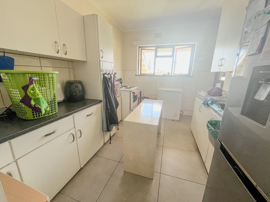 To Let 3 Bedroom Property for Rent in Pinelands Western Cape
